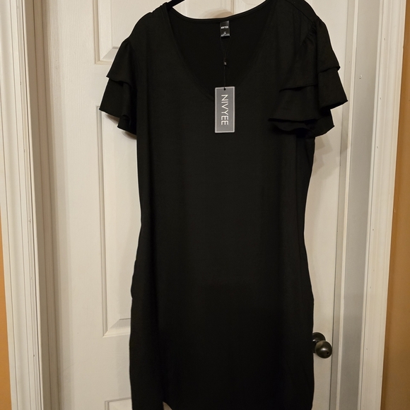 Elegant Black Ruffle Sleeve Maxi Dress - Picture 1 of 8